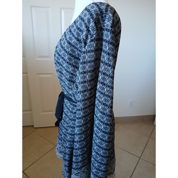 FASHION BUG Womens Blouse Tunic Lunes 3X Top Flared Long Sleeve Gray Geografic - Picture 5 of 16